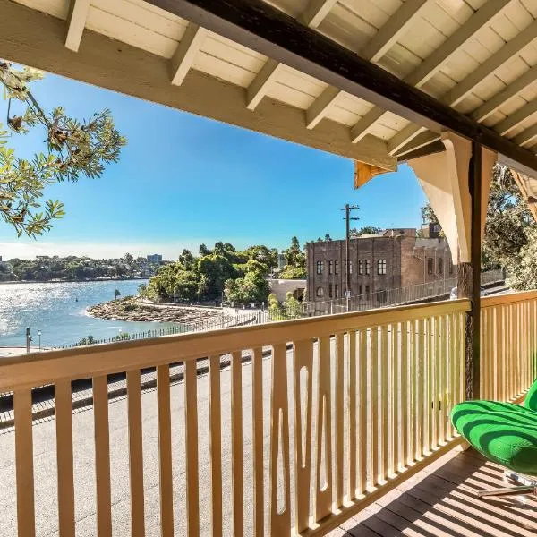 Artistic Ocean-View Apartment with Private Rooftop Terrace near Barangaroo & Circular Quay, hotel em Sydney