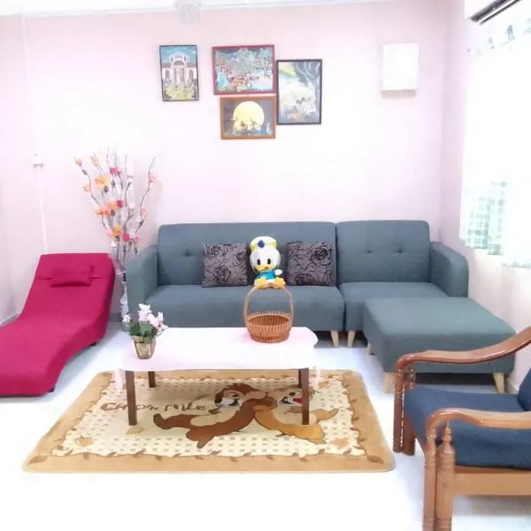Sunny day vacation home fully aircon, hotel in Kampong Bagan Lalang