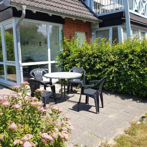 Fewo 1 im Fischerhaus mit Wintergarten und Terrasse, Hotel in Seedorf