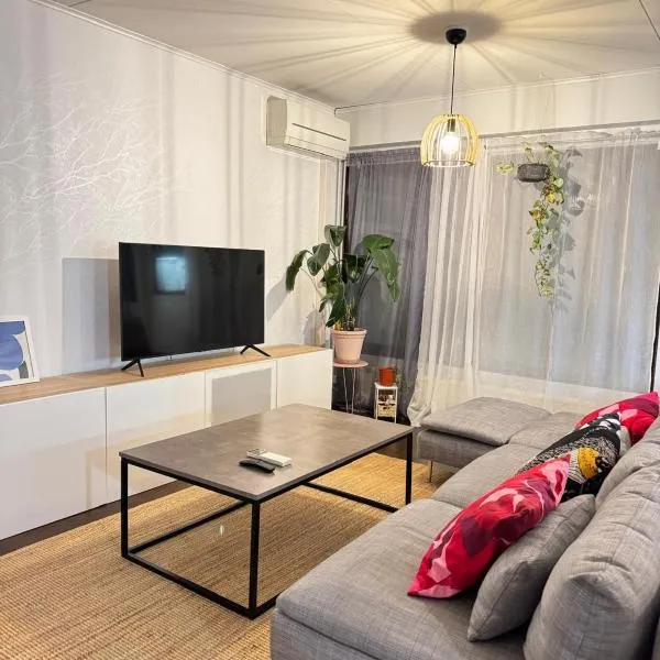 Saunallinen kolmio kahdella autopaikalla, hótel í Jyväskylä