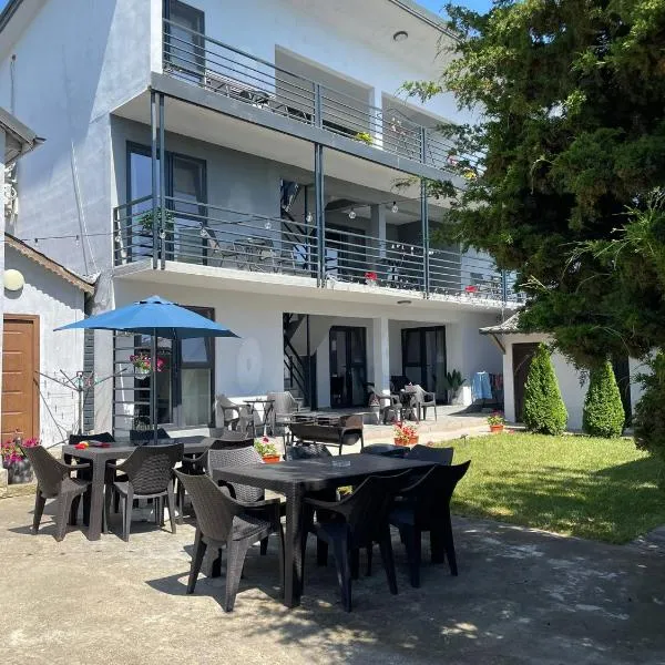 Vila B&P, hótel í Costinesti
