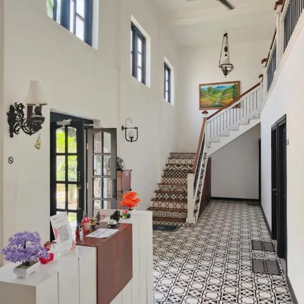Homestay Harmonie Cepu, hotel em Padangan