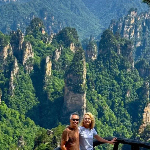 Zhangjiajie Waterfront Huajian Inn& Tianmen National Forest Park & Free pick up service, hotell i Zhangjiajie