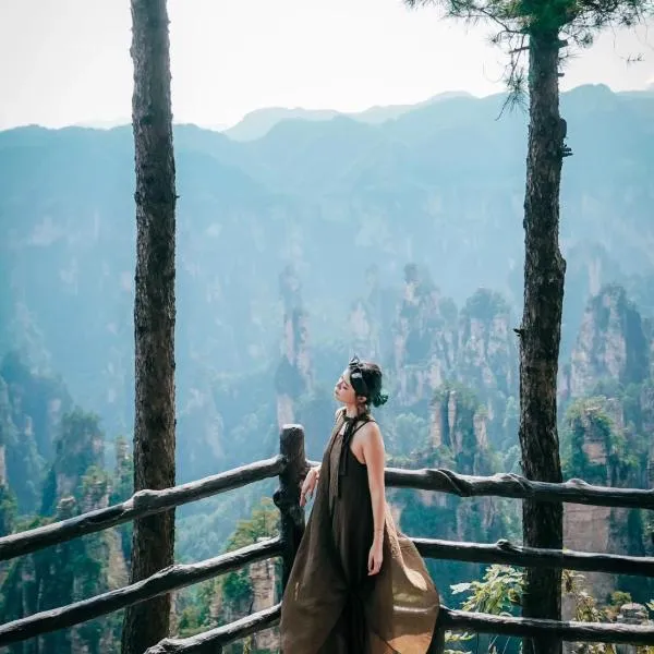 Zhangjiajie Waterfront Huajian Inn& Tianmen National Forest Park & Free pick up service, hotel in Zhangjiajie