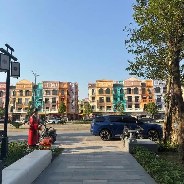 Tuấn Tú Homestay - Vinhomes Ocean Park 2、Hưng Yênのホテル