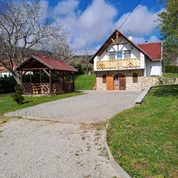 Vadrózsa Nyaraló, hotel en Balatongyörök