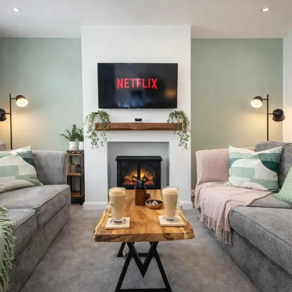 Stylish 4 Bed House, Free Parking, Close to M4 Newport, hotel sa Newport