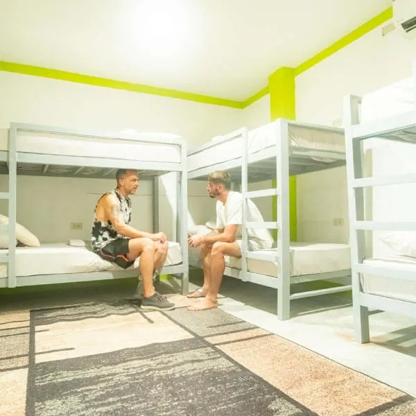 Matropica CoWorking Hostel, hotel din General Luna