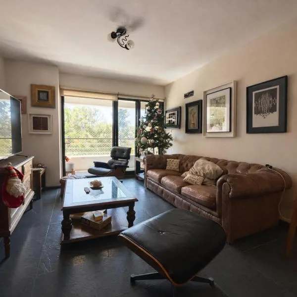 Oceanfront apartment in Barra de Carrasco, khách sạn ở Montevideo