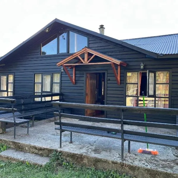 House located in Lifen just meters from the beach, hotel em llifen