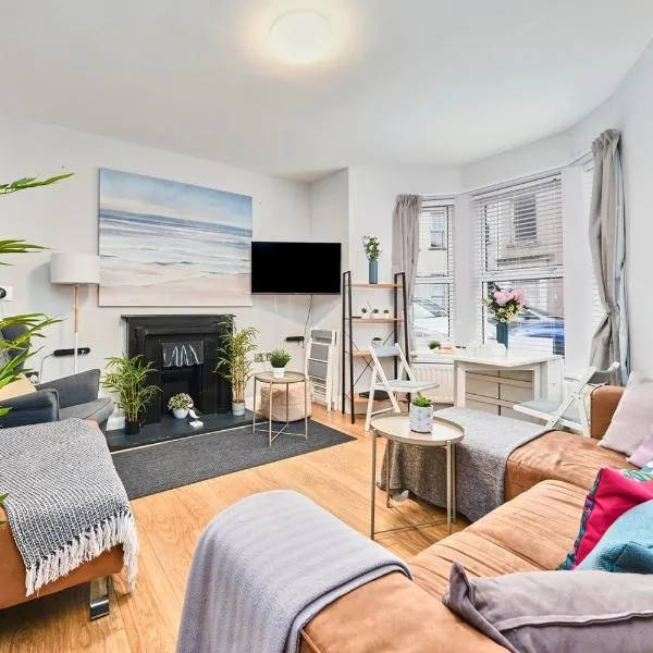 Spacious Harbour Family Apartment - Princess Yellow 1, hotel in Portrush