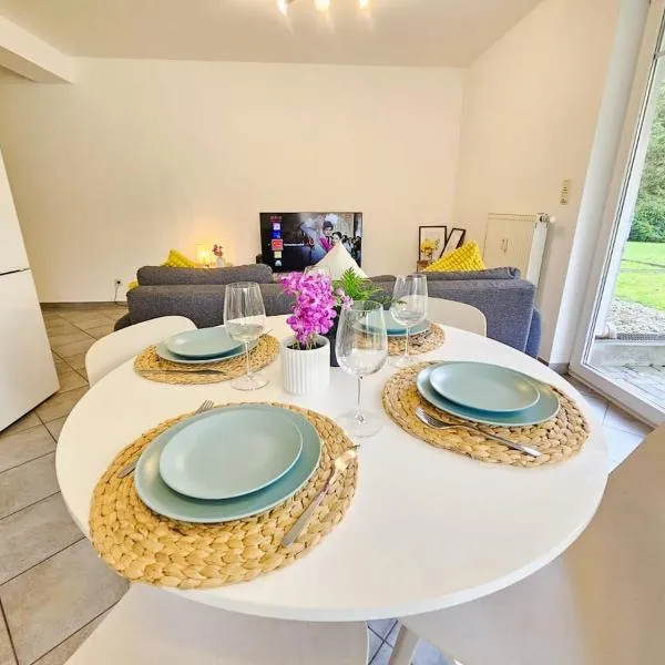 Charming 1BR Retreat with private terrace, hotel in Pulvermühle