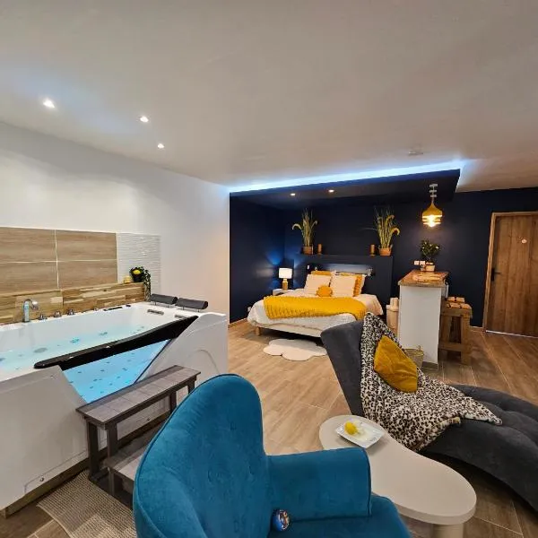 Escale dans un Cocon Spa Privatif & Design, petit déjeuner compris, хотел в La Bassée