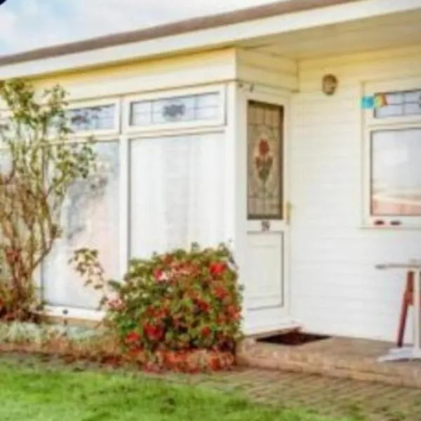 "Trinity" Chalet in Sundowner Hemsby, хотел в Хемсби