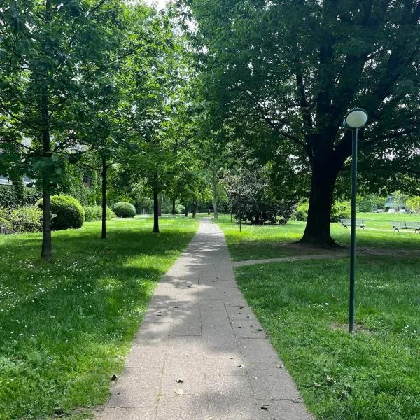 Bright and welcoming two-room modern apartment, Hotel in Segrate