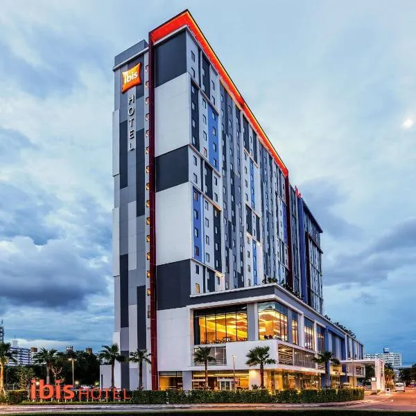 ibis Bangkok IMPACT, hotel em Nonthaburi