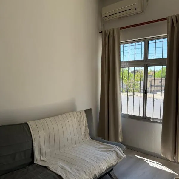 Departamento calle 5, hotel en General Pico