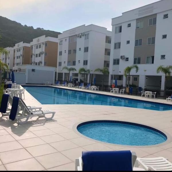 2 quartos, ar condicionado, vaga coberta, condomínio com piscina - Foto 4