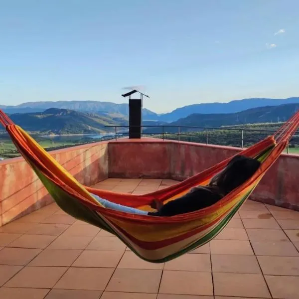 Casa Escola, hotel in La Pobla de Segur