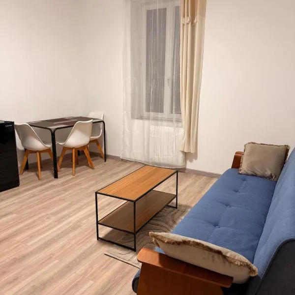 4-person apartment, hotelli kohteessa Joeuf