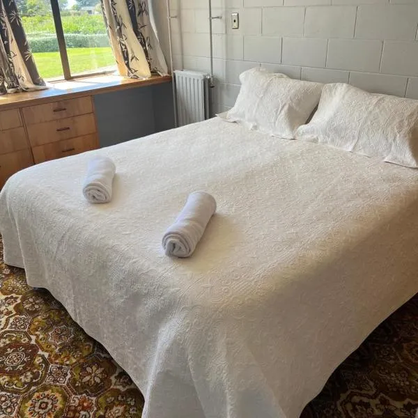 Quiet country setting- R3 Magnolia House, hotel sa Temuka