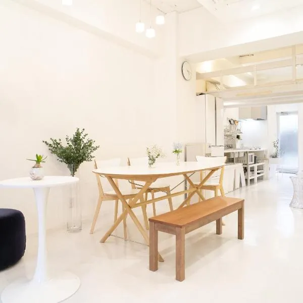 Casa Blanca Guesthouse, готель у місті Нагасакі