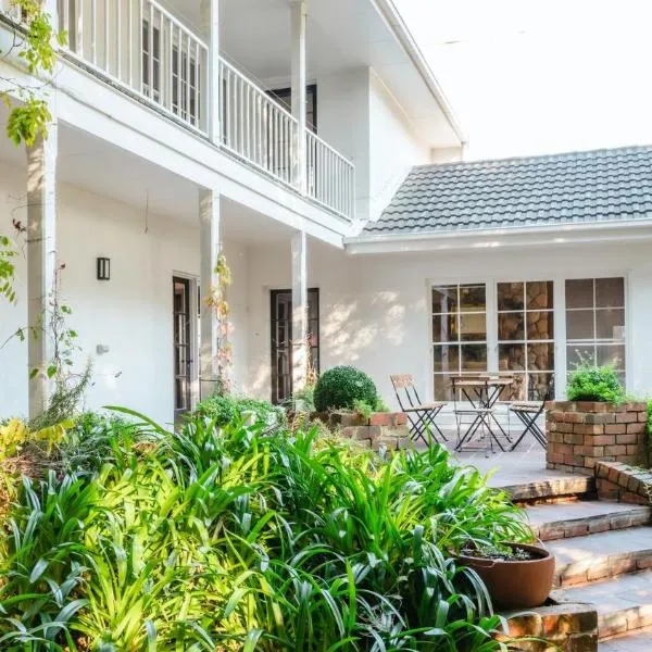 White Hill Cottage, отель в городе Ред-Хилл