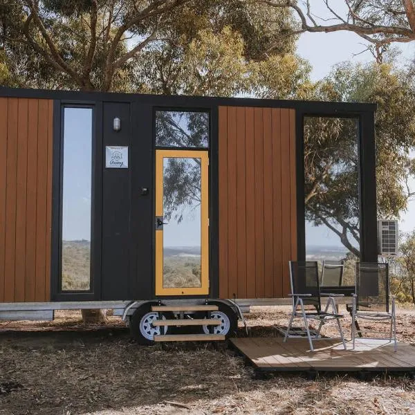 Tallarook Hilltop Tiny House 3 by Tiny Away, hotel i Tallarook