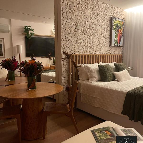 Design Apartment in Leme, Stone Wall, 2' from the Beach