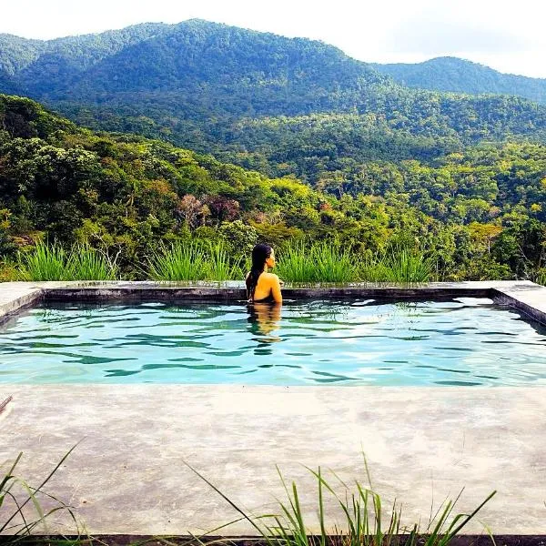 Villa Bukit Cottage, Private Pool and Peaceful Nature Retreat, Hotel in Labuan Bajo