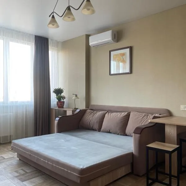 Уютная студия в новом ЖК на 6м этаже, hotel a Odessa