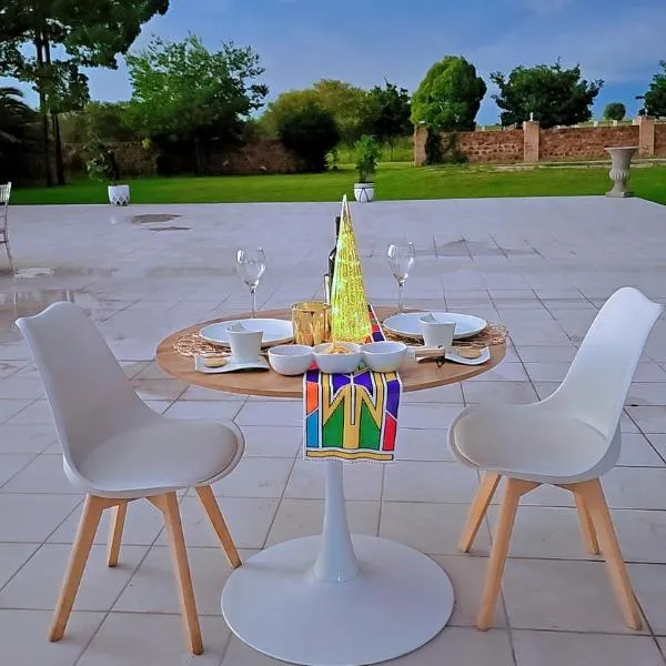 CenoeN Country Suites, hotel em Rooipoort