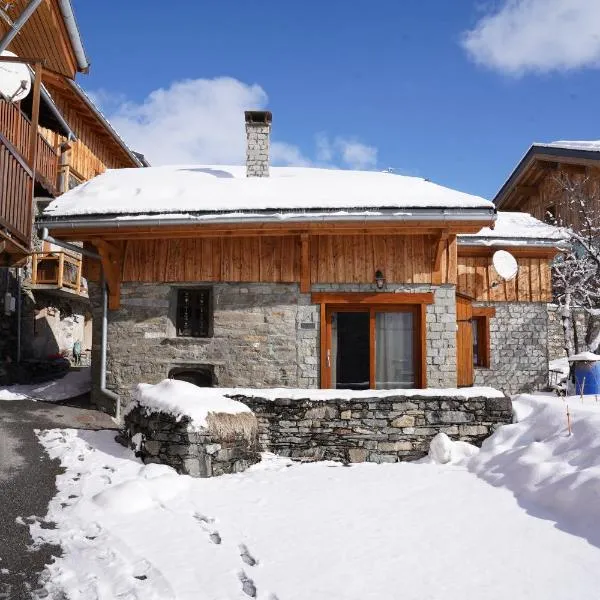 Chalet La Petite Maison, hotel u gradu Saint-Marcel