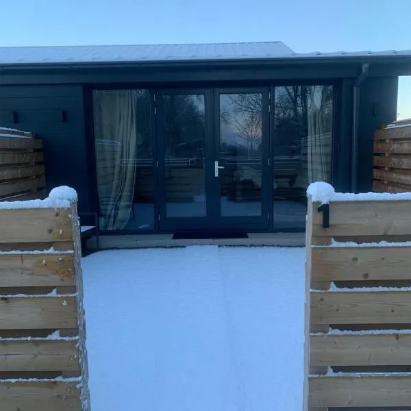 Farmhouse Bintje met Airco, מלון בWestdorpe