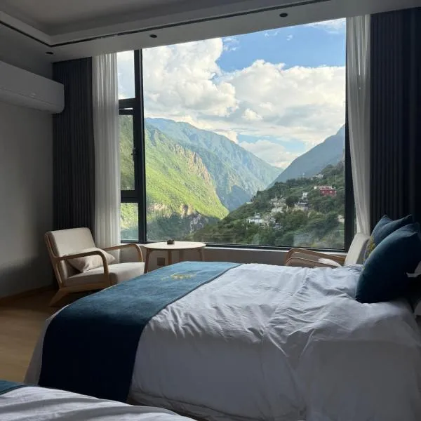 Mountain Creek Cliffside B&B, hotel en Longpan