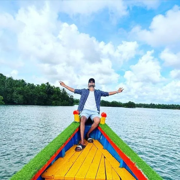 Eden homes, מלון בHonāvar