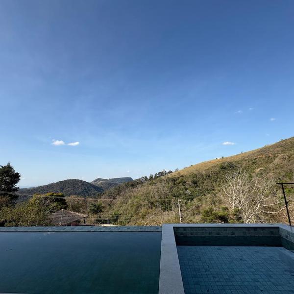 Casa na Serra com suítes, vista, lazer completo