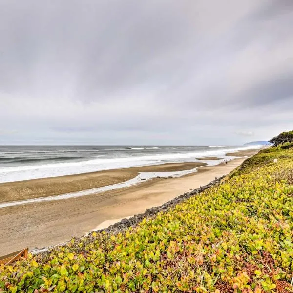 Lincoln Beach Condo w/ Balcony + Ocean Views!, hotel a Lincoln City