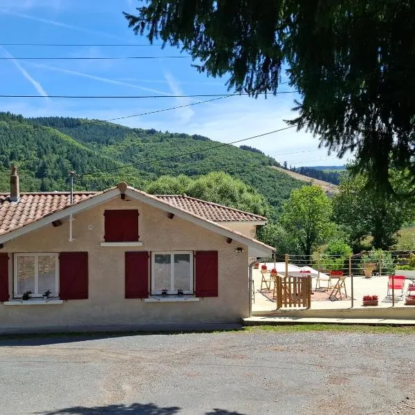 Au Gite des Champs, hotel din Lamure-sur-Azergues