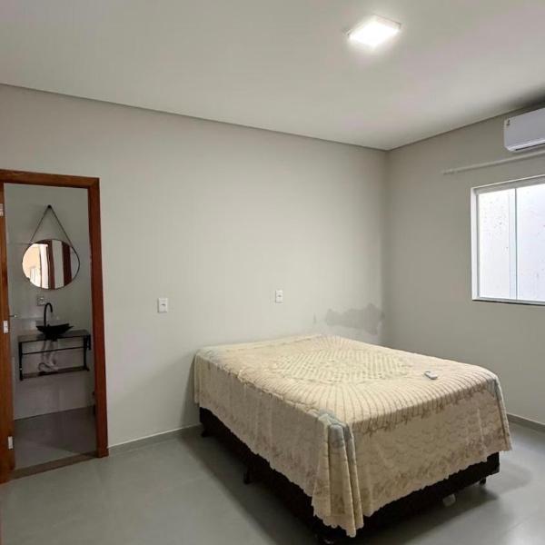 Casa Familiar com Ar-condicionado e Suíte - Foto 2