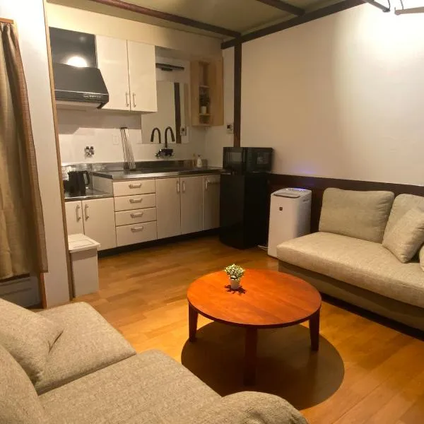 guesthouse Yokomachi 街の中心部 静かな一棟貸切, hotel a Shingū