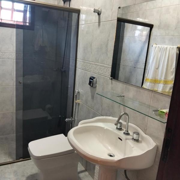 Quarto em Foz, ótima localização em casa familiar - Foto 3