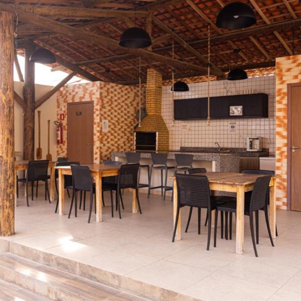 Apto com Wi Fi, Garagem e Piscina a 100m da Praia - Foto 2
