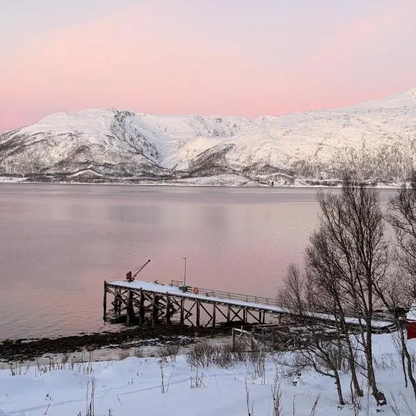 House by the Fjord - Sauna, Sea View & Northern Lights, מלון בטרומסה