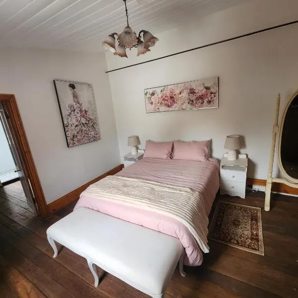 Viveash - Historic accommodation with Ensuite, Hotel in Hoddy Well