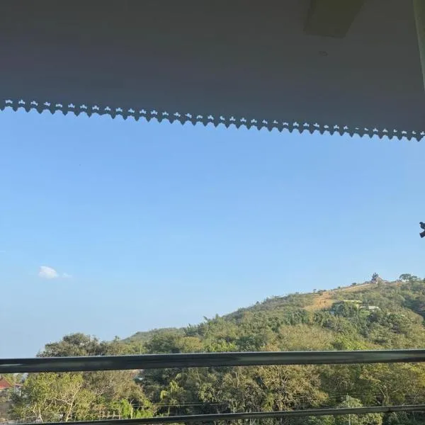 Heaven Inn Ramakkal – hotel w mieście Ramakkalmedu