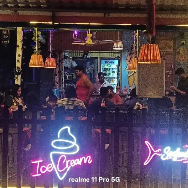 Parshuram Sea Shore Cafe and Rooms, Gokarna، فندق في Gokarn