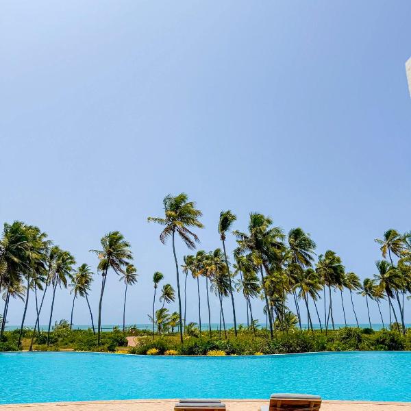 Casa de Luxo com Jacuzzi e 3 quartos na Praia do Forte, Condomínio Clube com estrutura completa, Academia, Restaurante, Brinquedoteca e muito mais