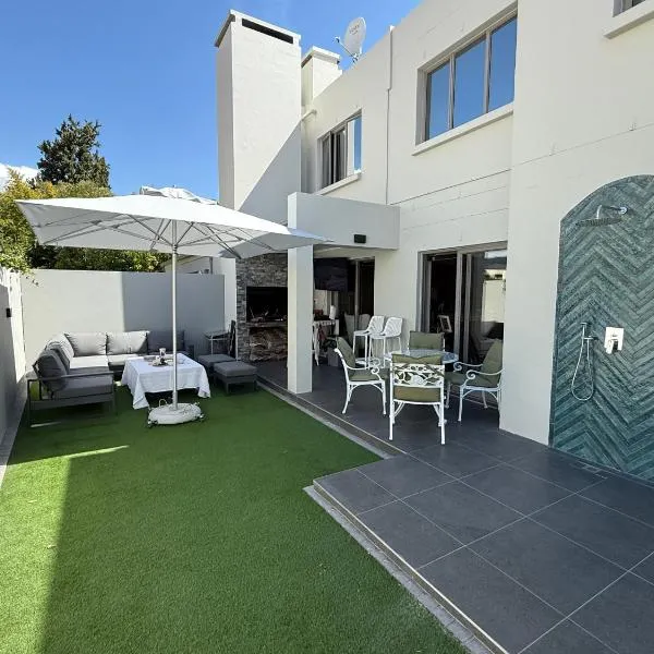 La Gratitude 8 luxury in Stellenbosch CENTRAL, hotel in Stellenbosch