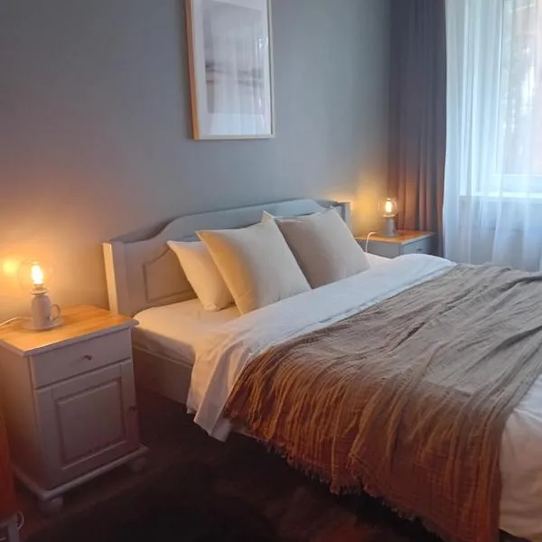 Zvejnieku apartamenti, hotel in Roja